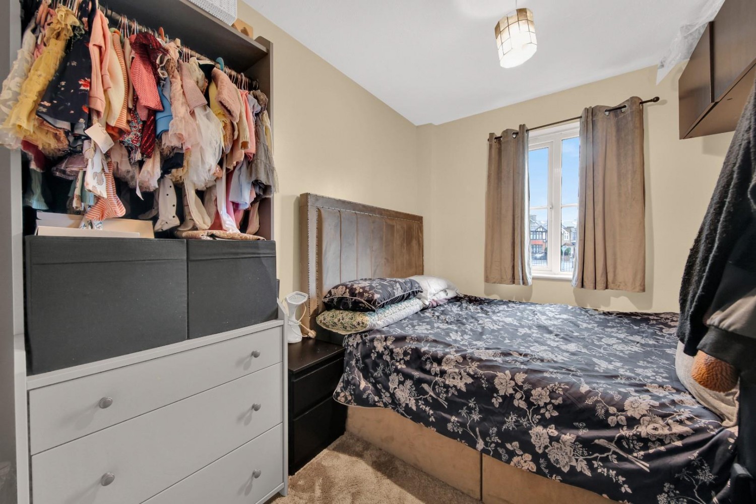 2 bedroom Flat for sale in Ridley Close, Barking, IG11