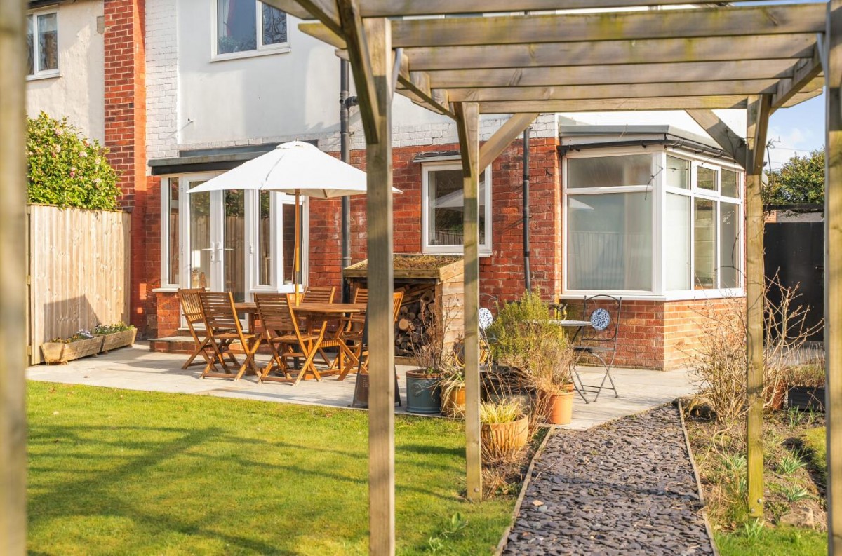 Hawkswood Crescent, Leeds, LS5