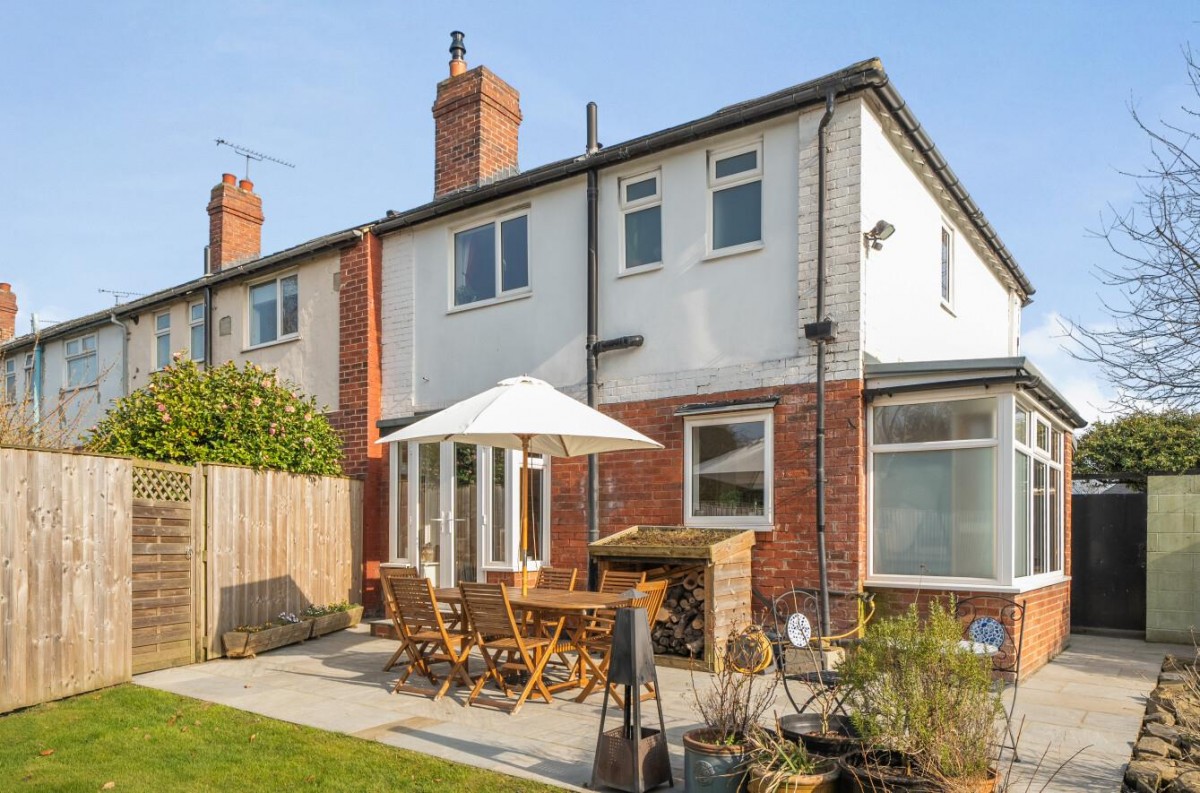 Hawkswood Crescent, Leeds, LS5