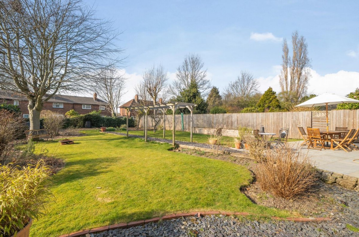 Hawkswood Crescent, Leeds, LS5