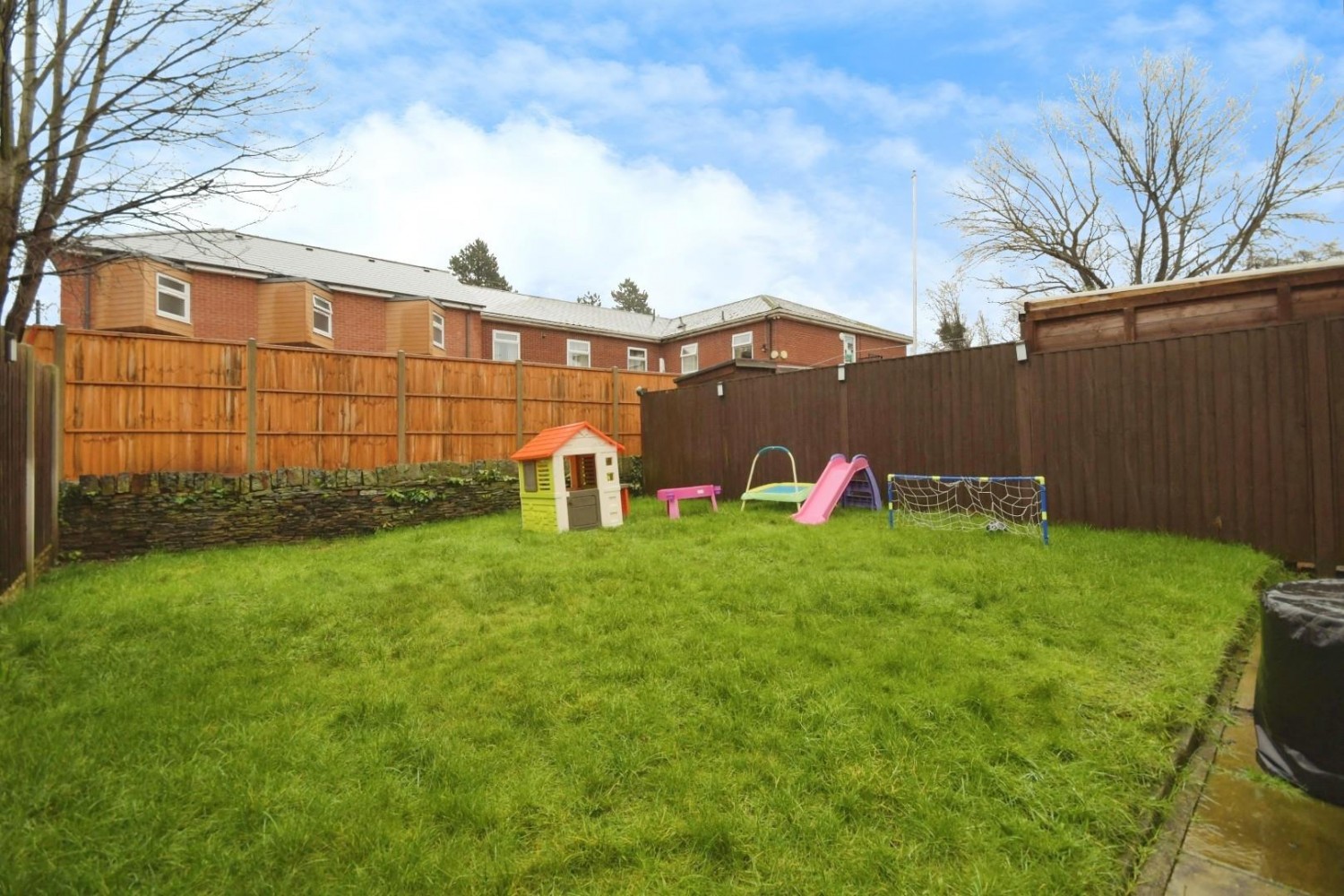 Crestwood Court, Sheffield Lane Top, S5