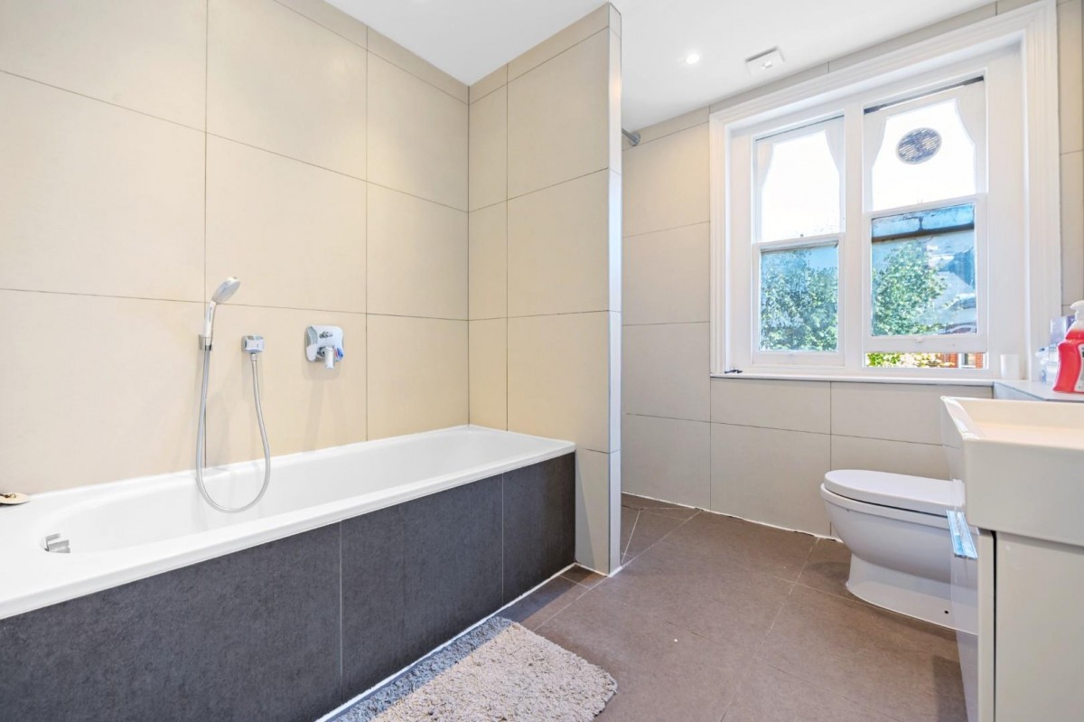 Clissold Crescent, London, N16