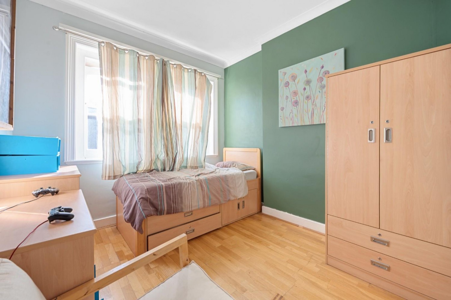 Clissold Crescent, London, N16