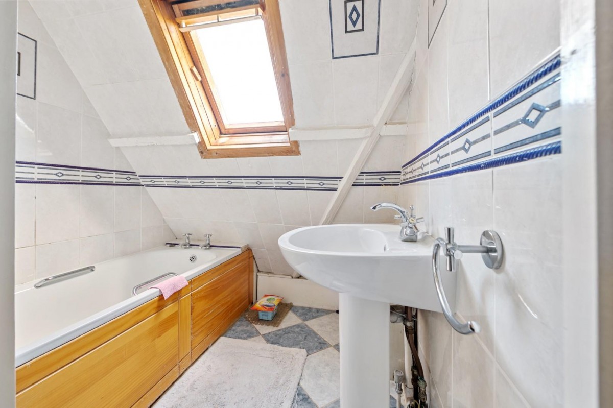 Clissold Crescent, London, N16