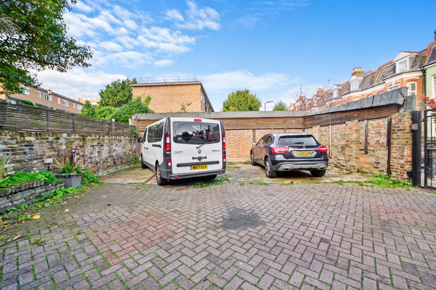 Clissold Crescent, London, N16