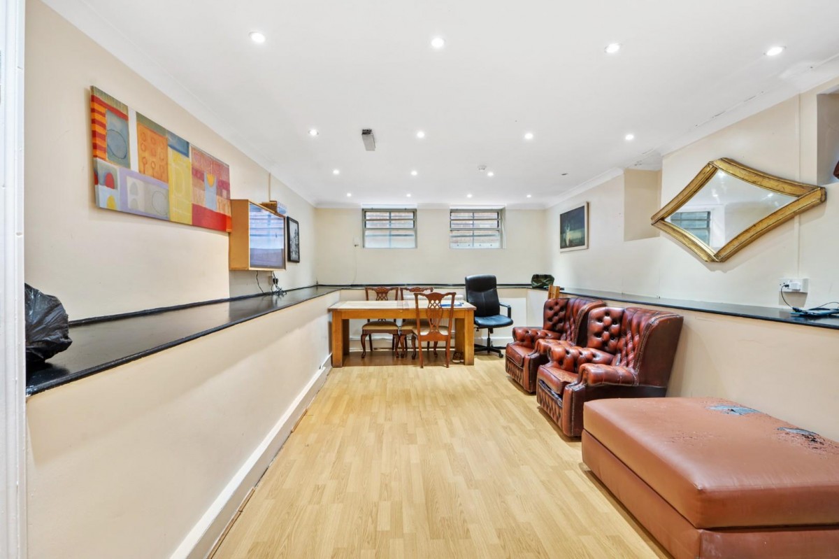 Clissold Crescent, London, N16