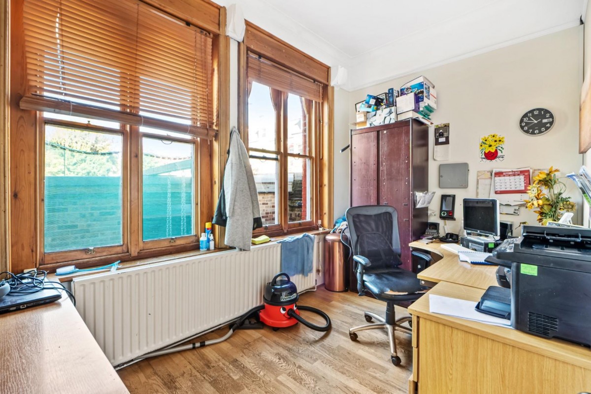 Clissold Crescent, London, N16