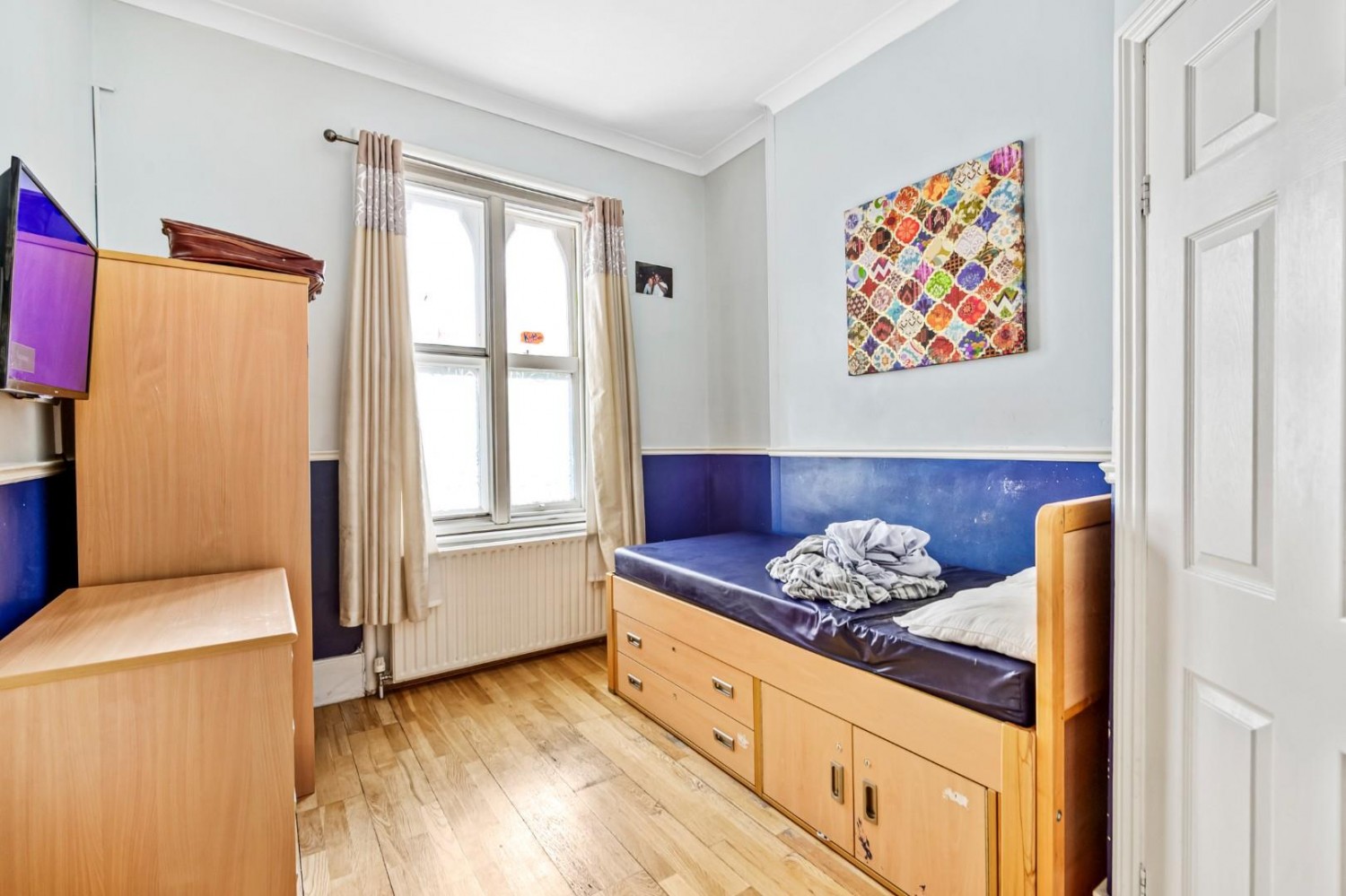 Clissold Crescent, London, N16