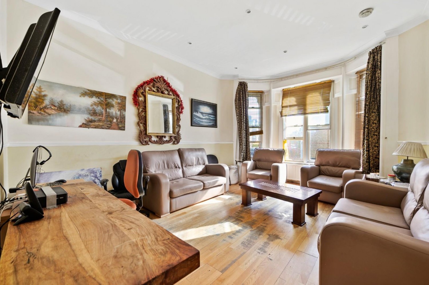 Clissold Crescent, London, N16