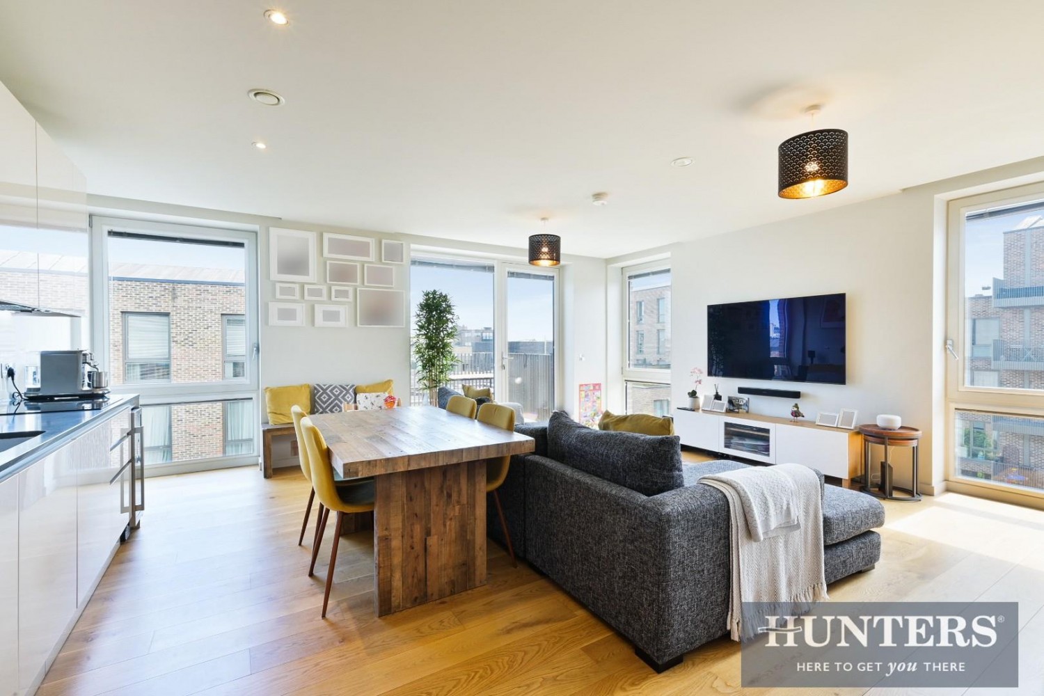 Paddlers Avenue, Brentford