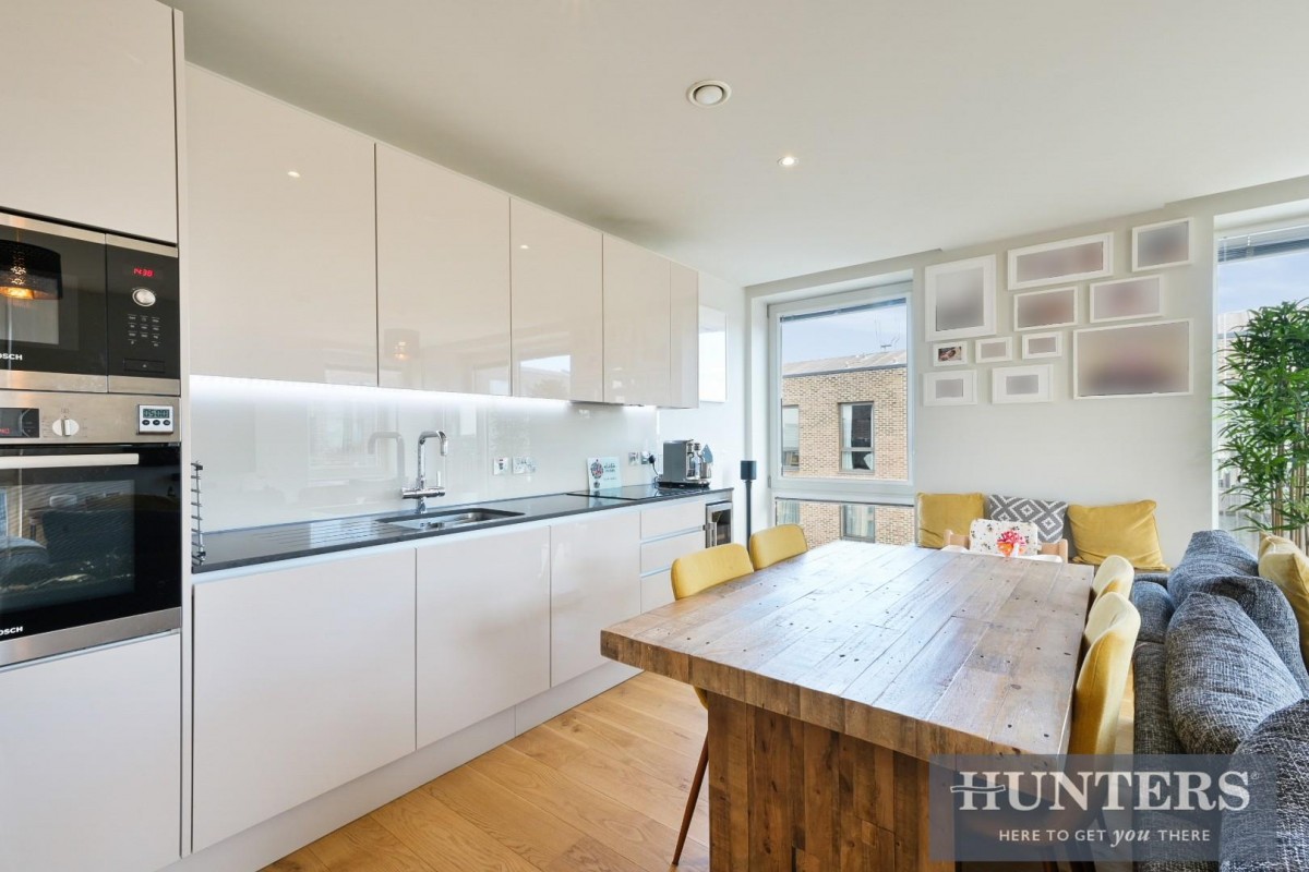 Paddlers Avenue, Brentford