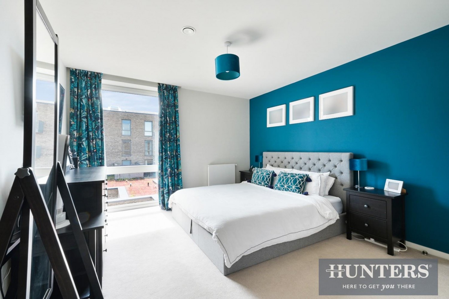 Paddlers Avenue, Brentford