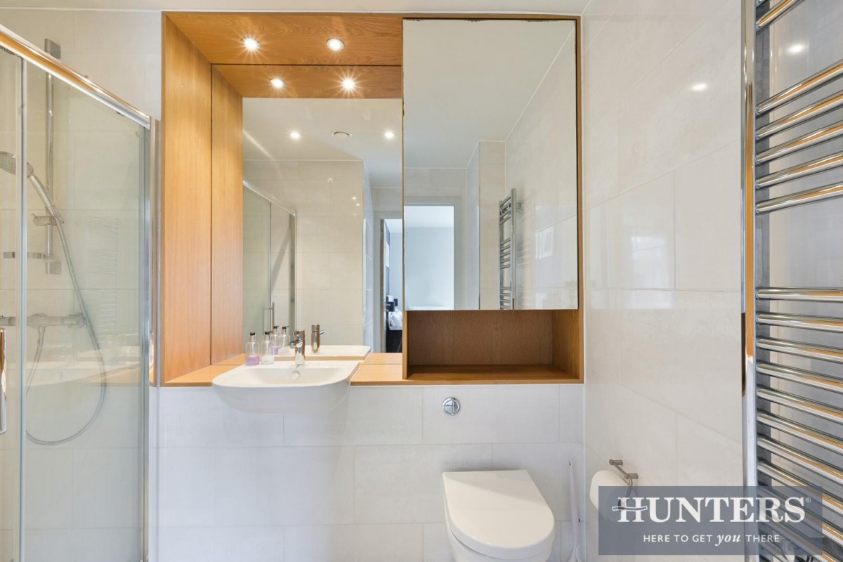 Paddlers Avenue, Brentford