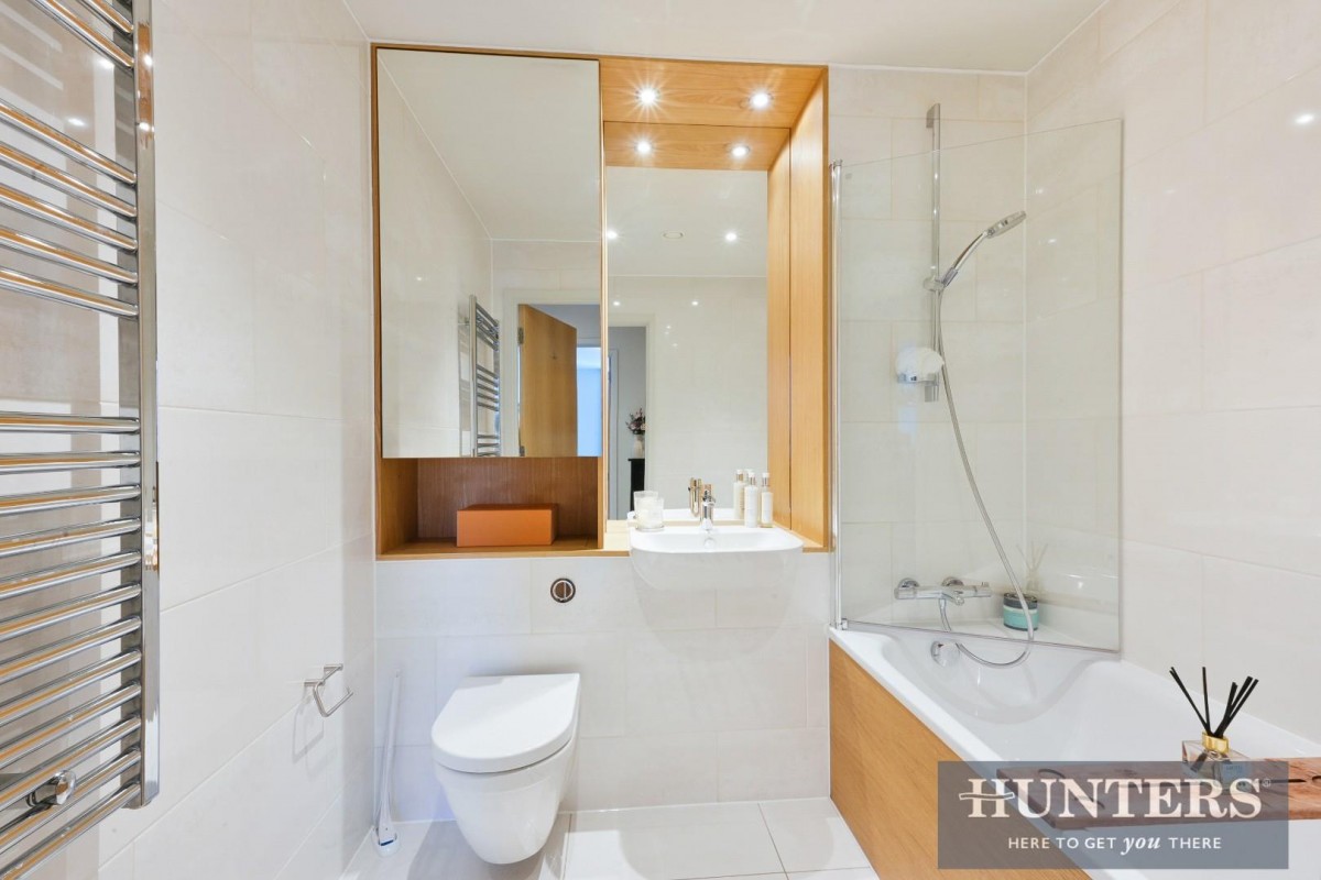 Paddlers Avenue, Brentford