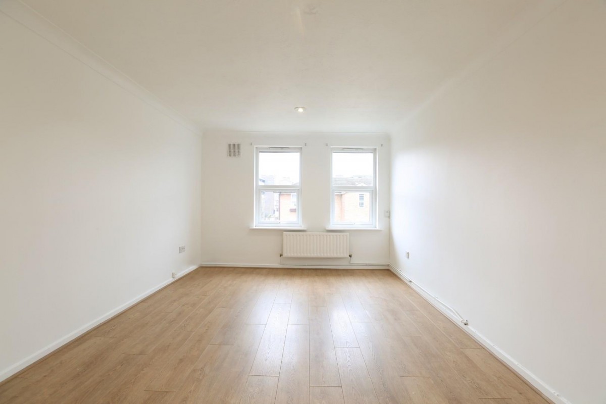 Valmar Road, SE5 9NH