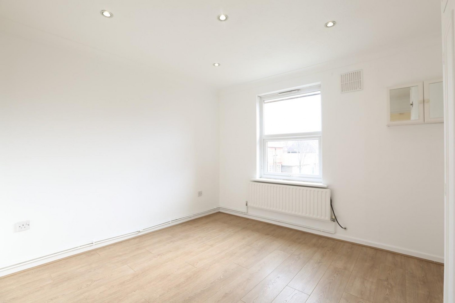 Valmar Road, SE5 9NH