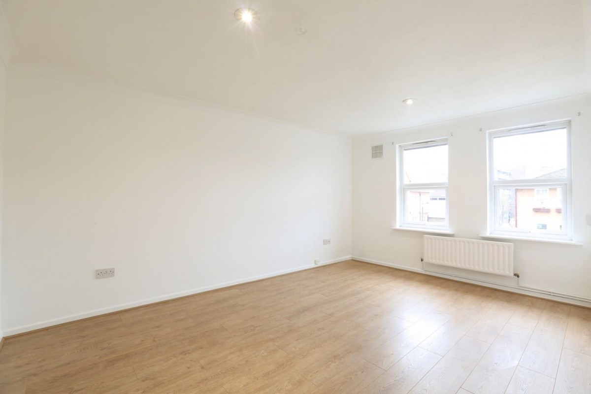 Valmar Road, SE5 9NH