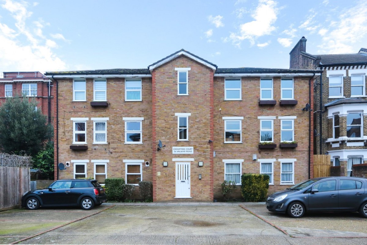 Valmar Road, SE5 9NH