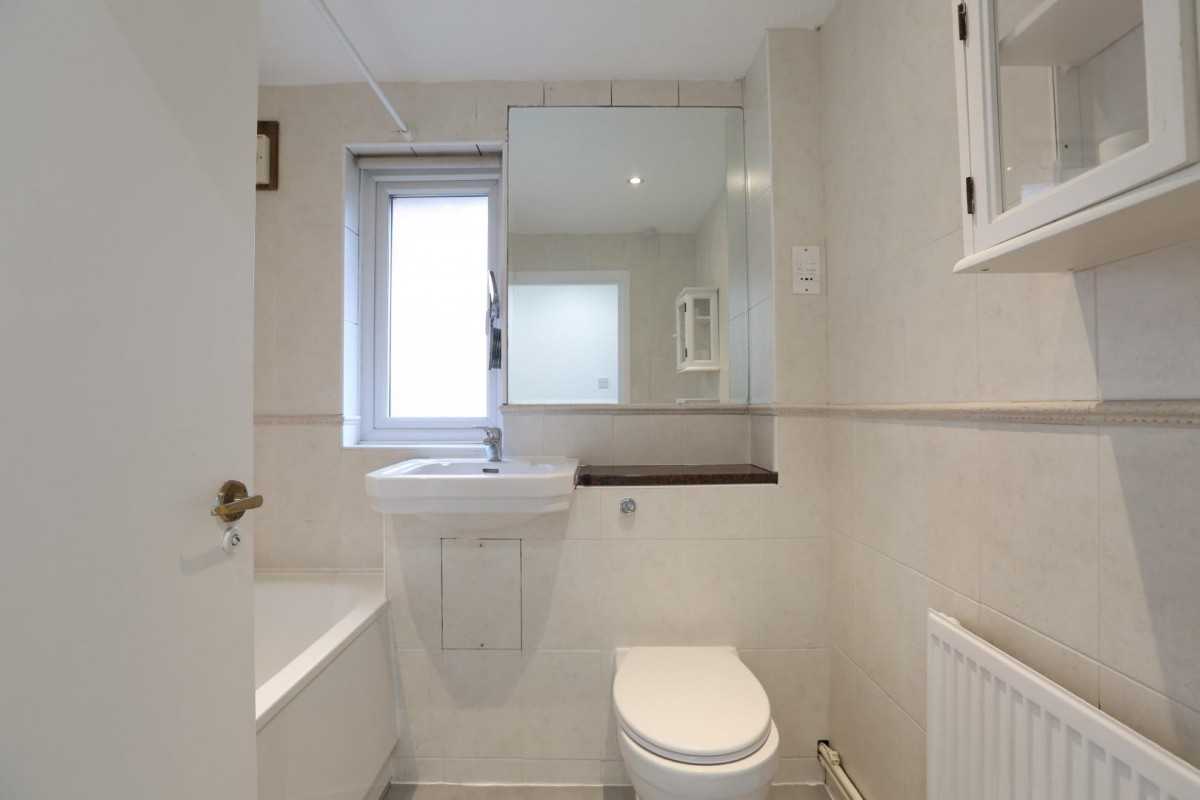 Valmar Road, SE5 9NH