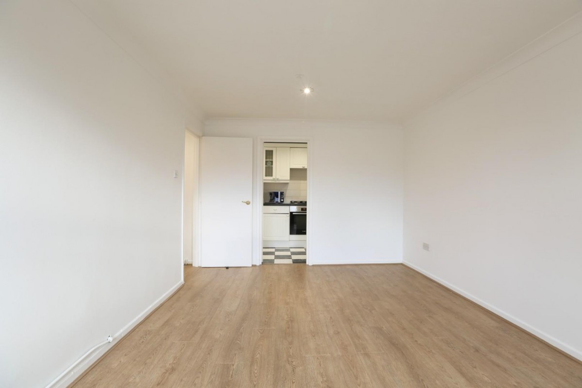 Valmar Road, SE5 9NH