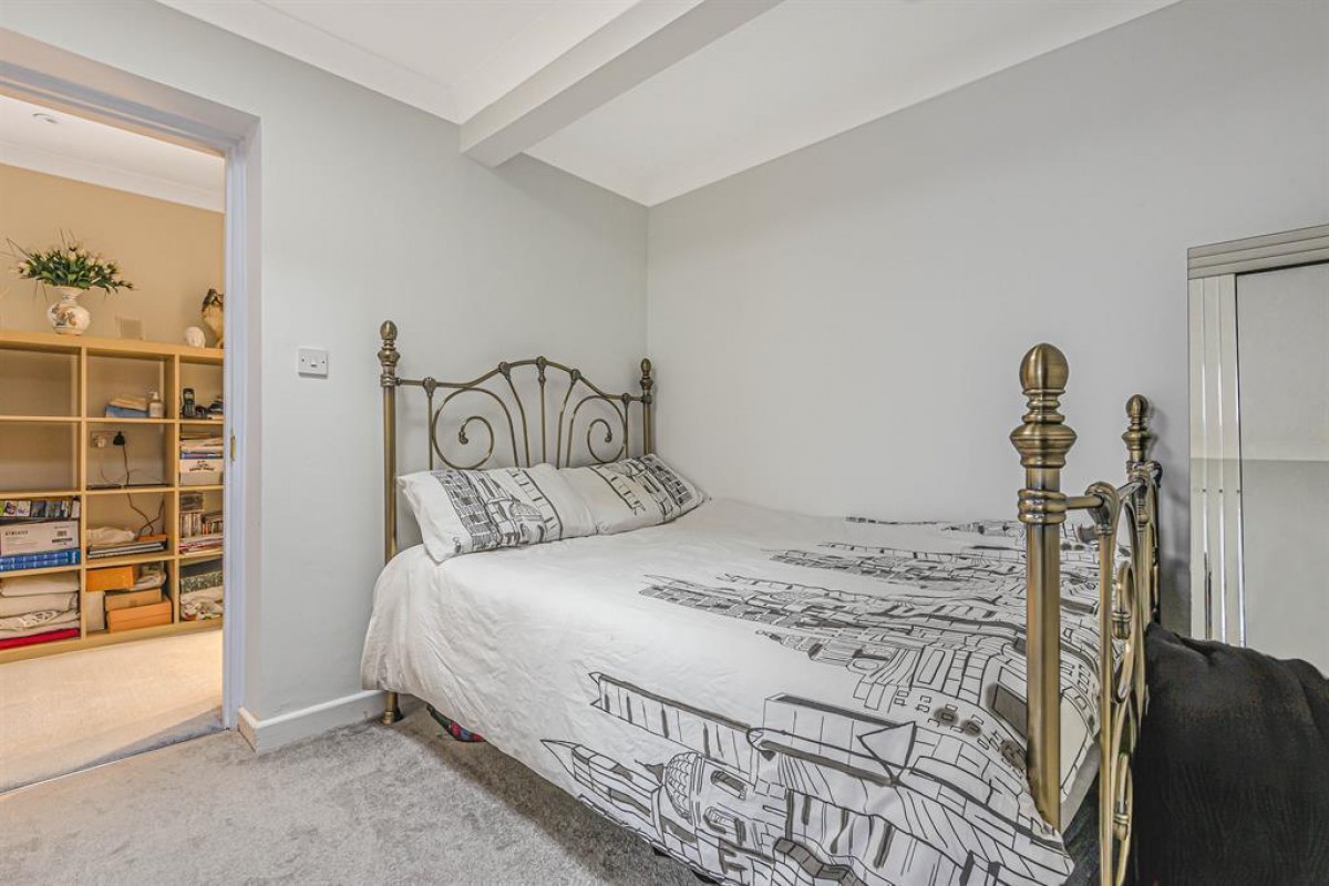 Cranford Drive, Hayes, Middlesex, UB3 4LB