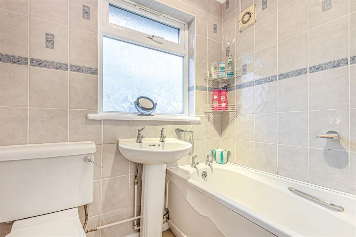 Cranford Drive, Hayes, Middlesex, UB3 4LB