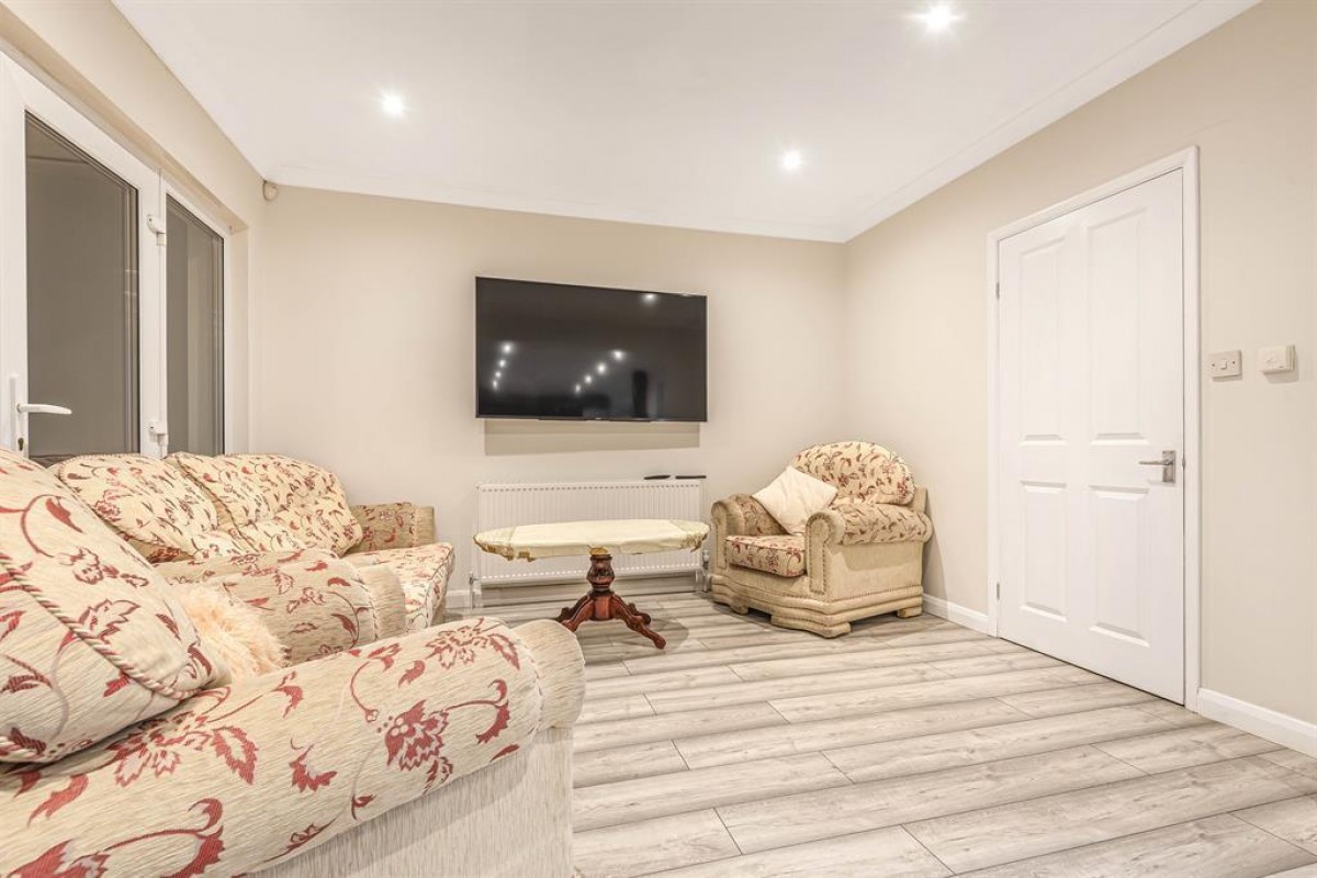 Cranford Drive, Hayes, Middlesex, UB3 4LB