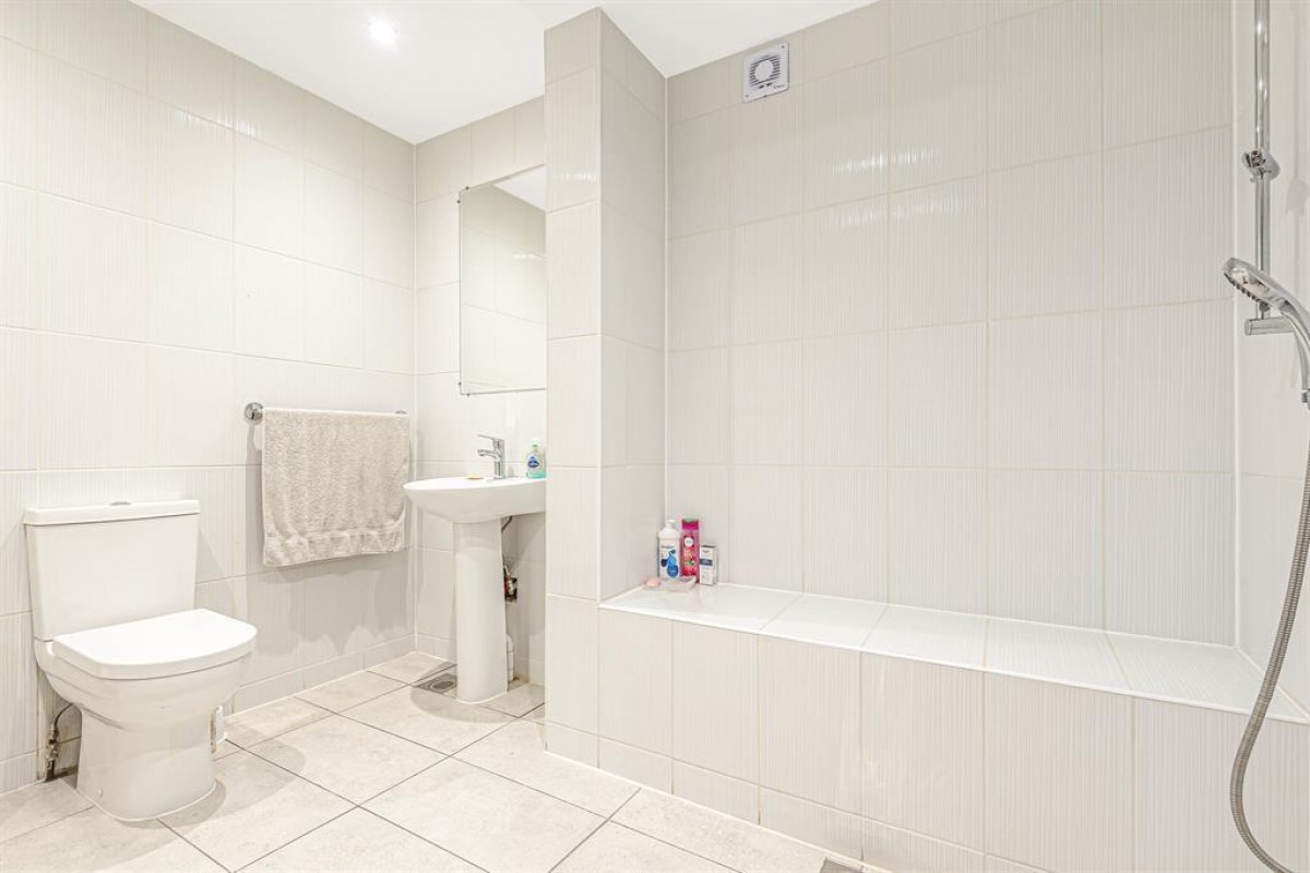 Cranford Drive, Hayes, Middlesex, UB3 4LB