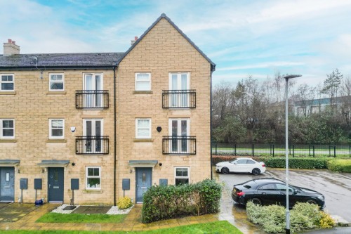 Holts Crest Way, Leeds, West Yorkshire