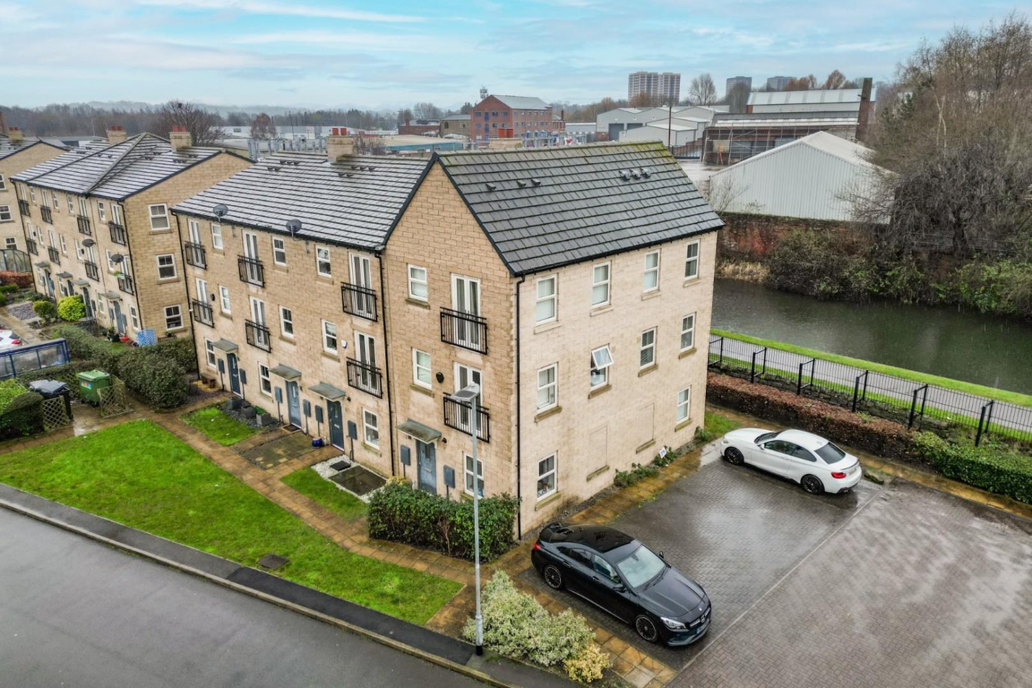 Holts Crest Way, Leeds, West Yorkshire