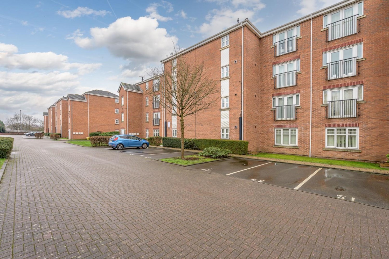 Thunderbolt Way, Tipton