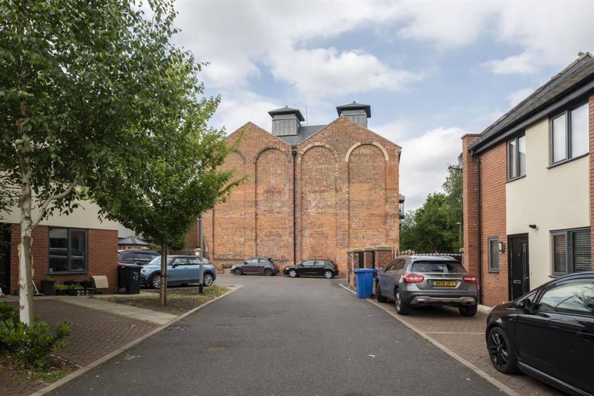Cairns Close, Lichfield