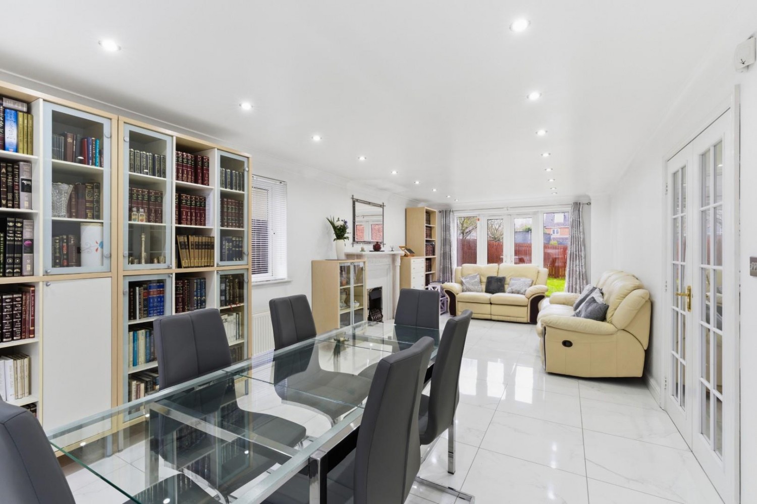 Stoneleigh Way, Leeds, West Yorkshire