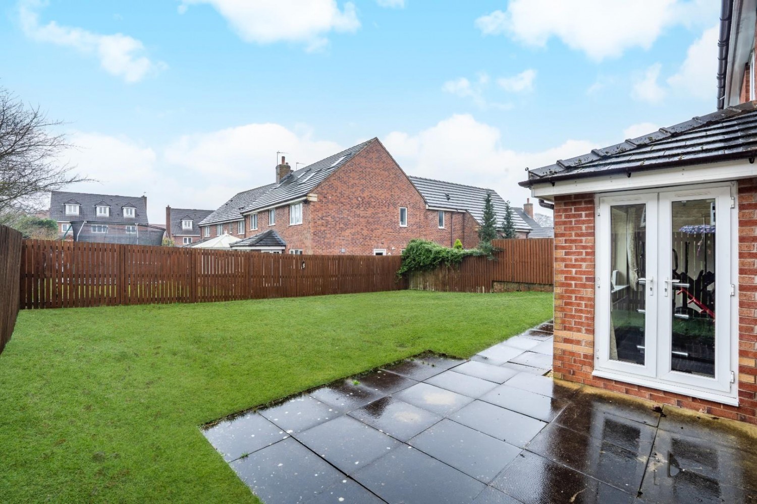 Stoneleigh Way, Leeds, West Yorkshire