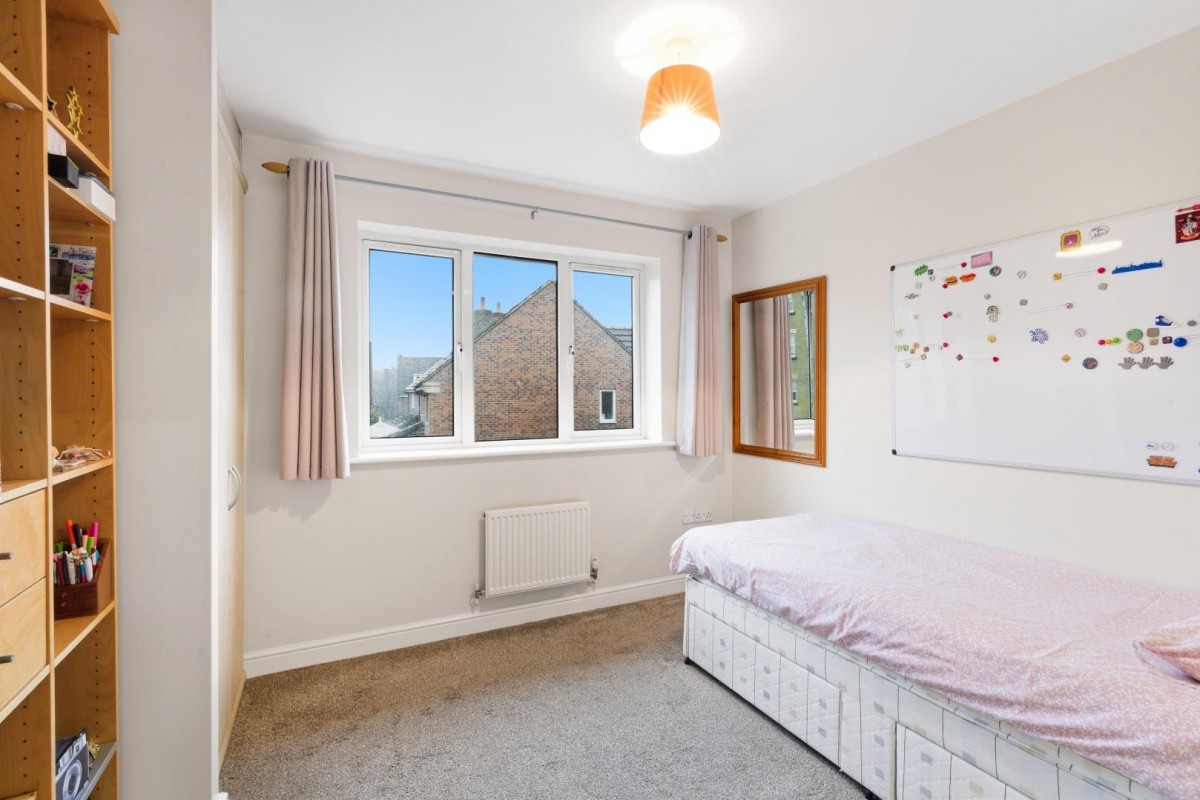 Stoneleigh Way, Leeds, West Yorkshire