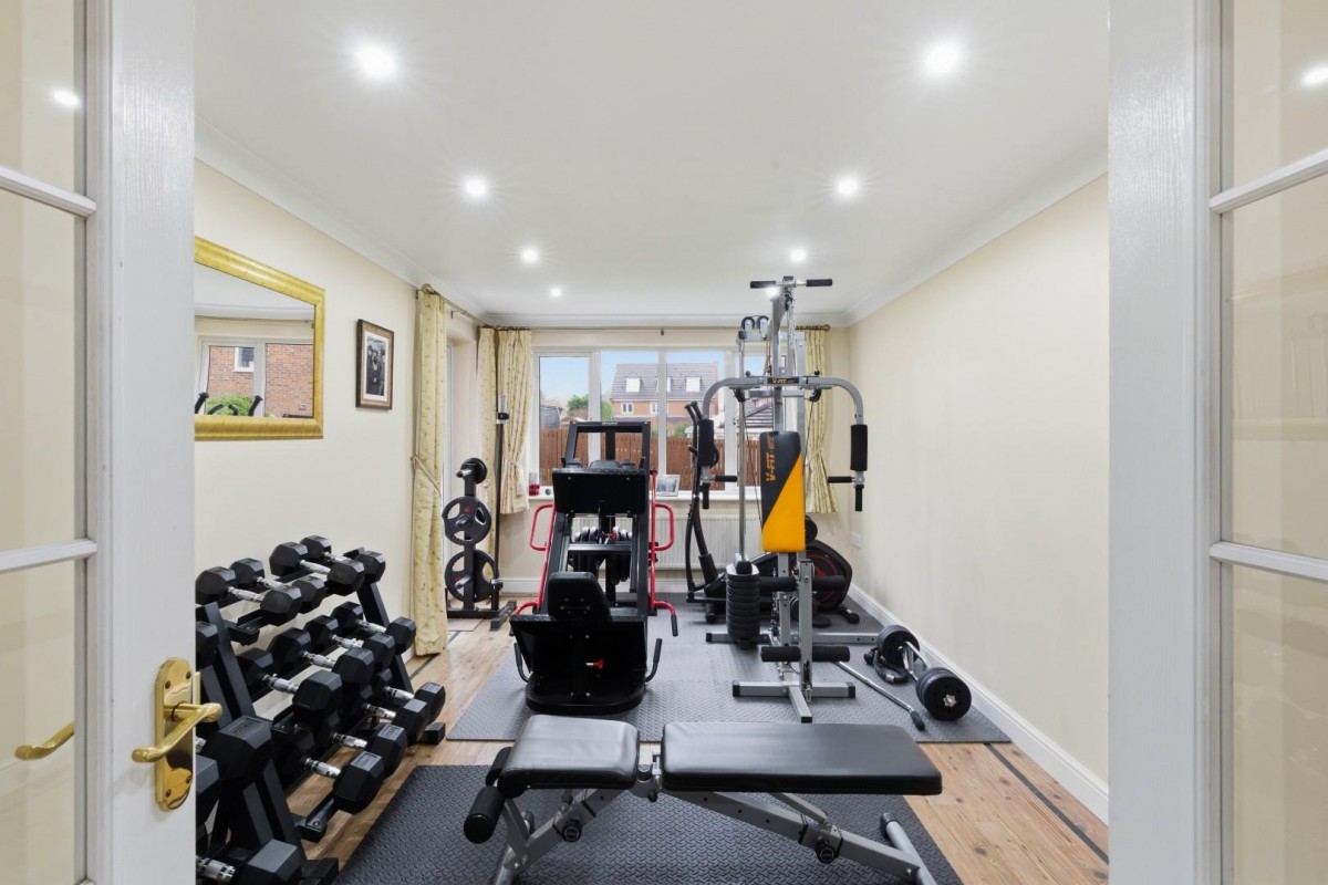 Stoneleigh Way, Leeds, West Yorkshire