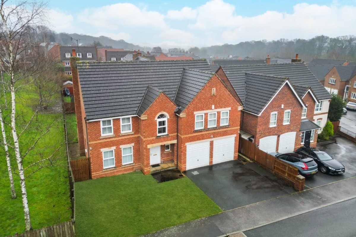 Stoneleigh Way, Leeds, West Yorkshire