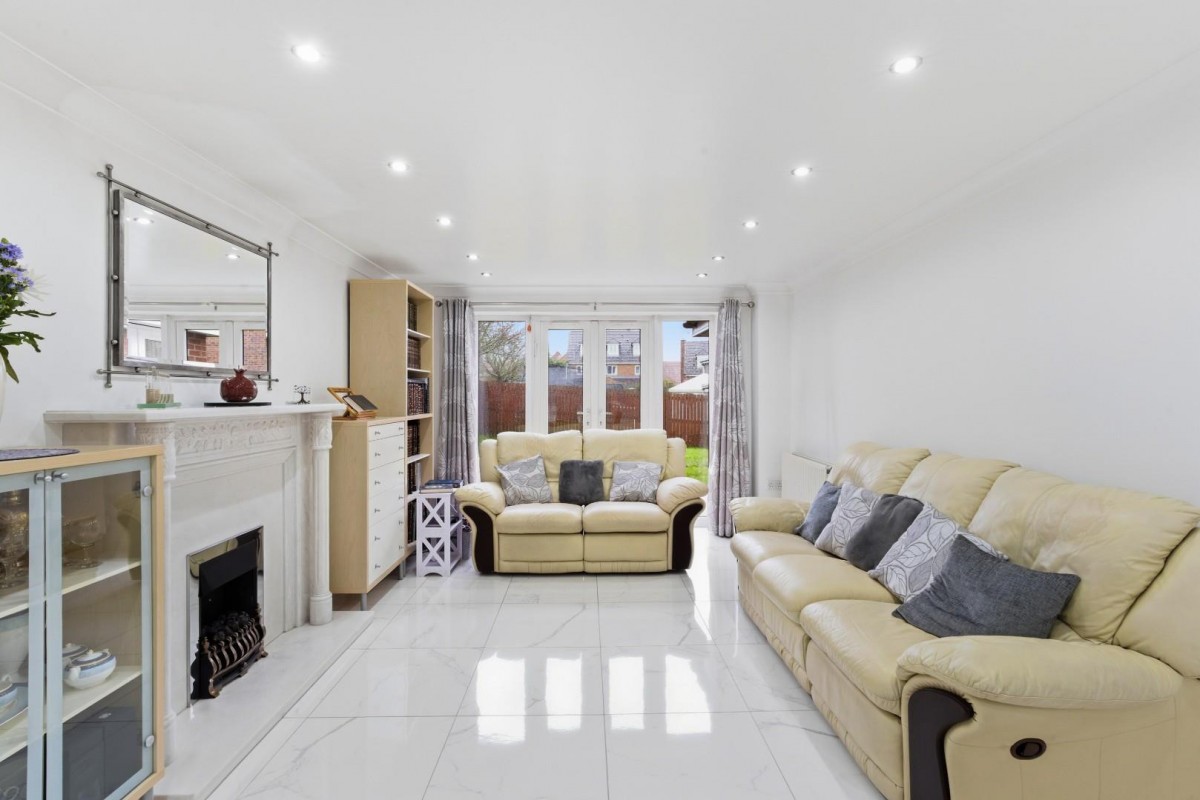 Stoneleigh Way, Leeds, West Yorkshire