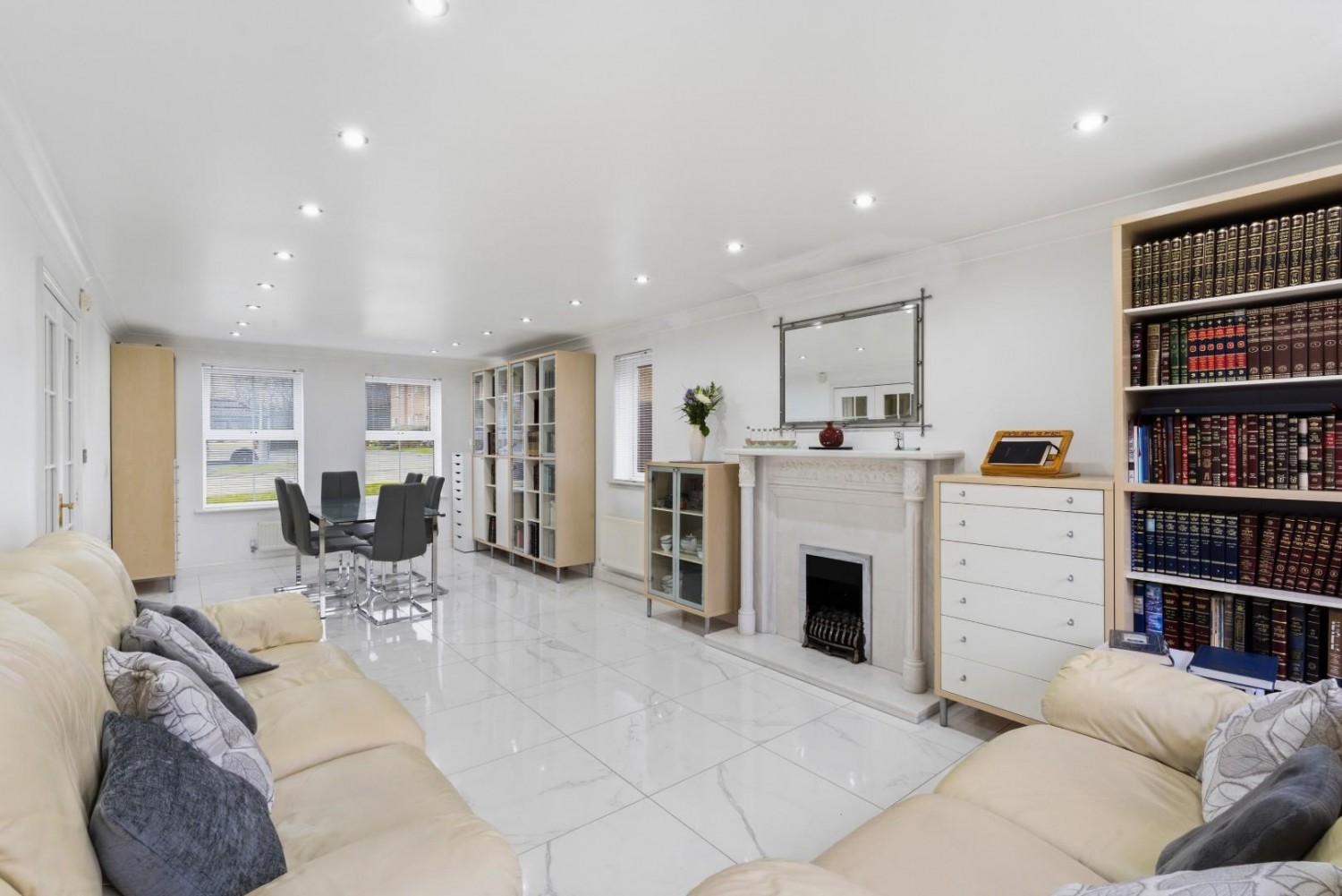 Stoneleigh Way, Leeds, West Yorkshire