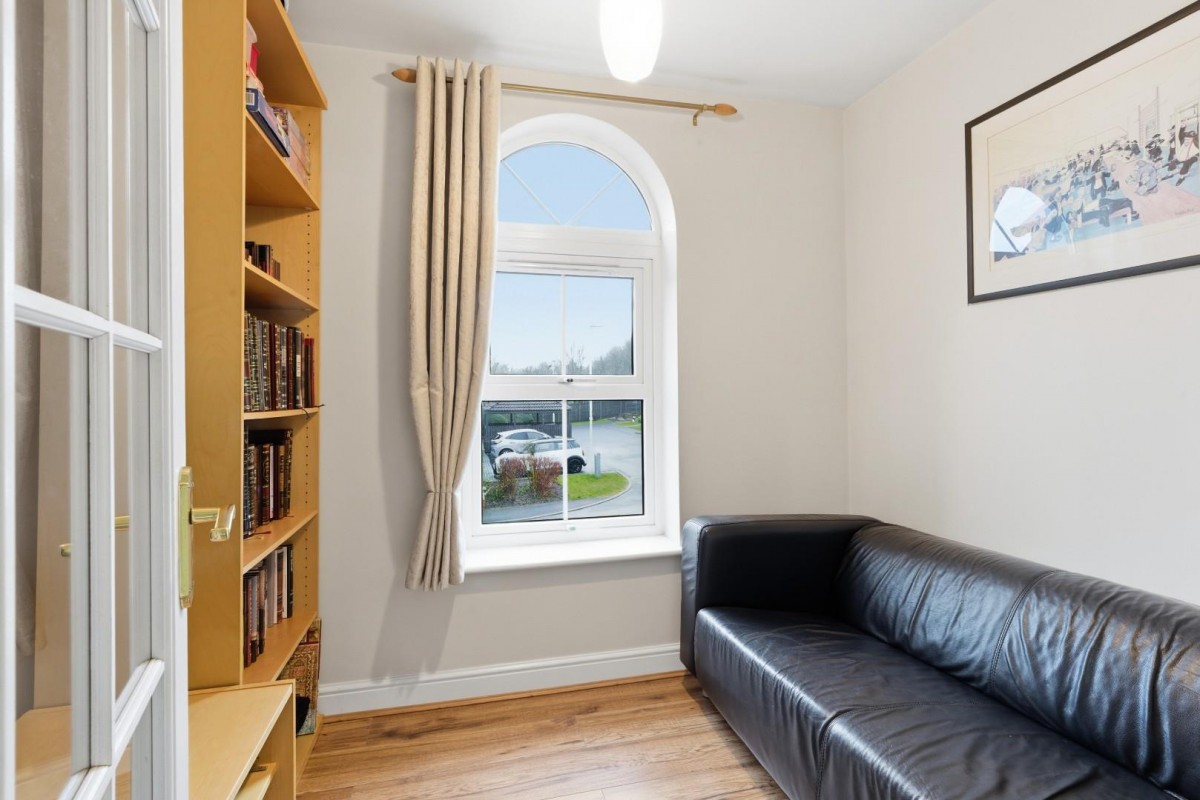 Stoneleigh Way, Leeds, West Yorkshire