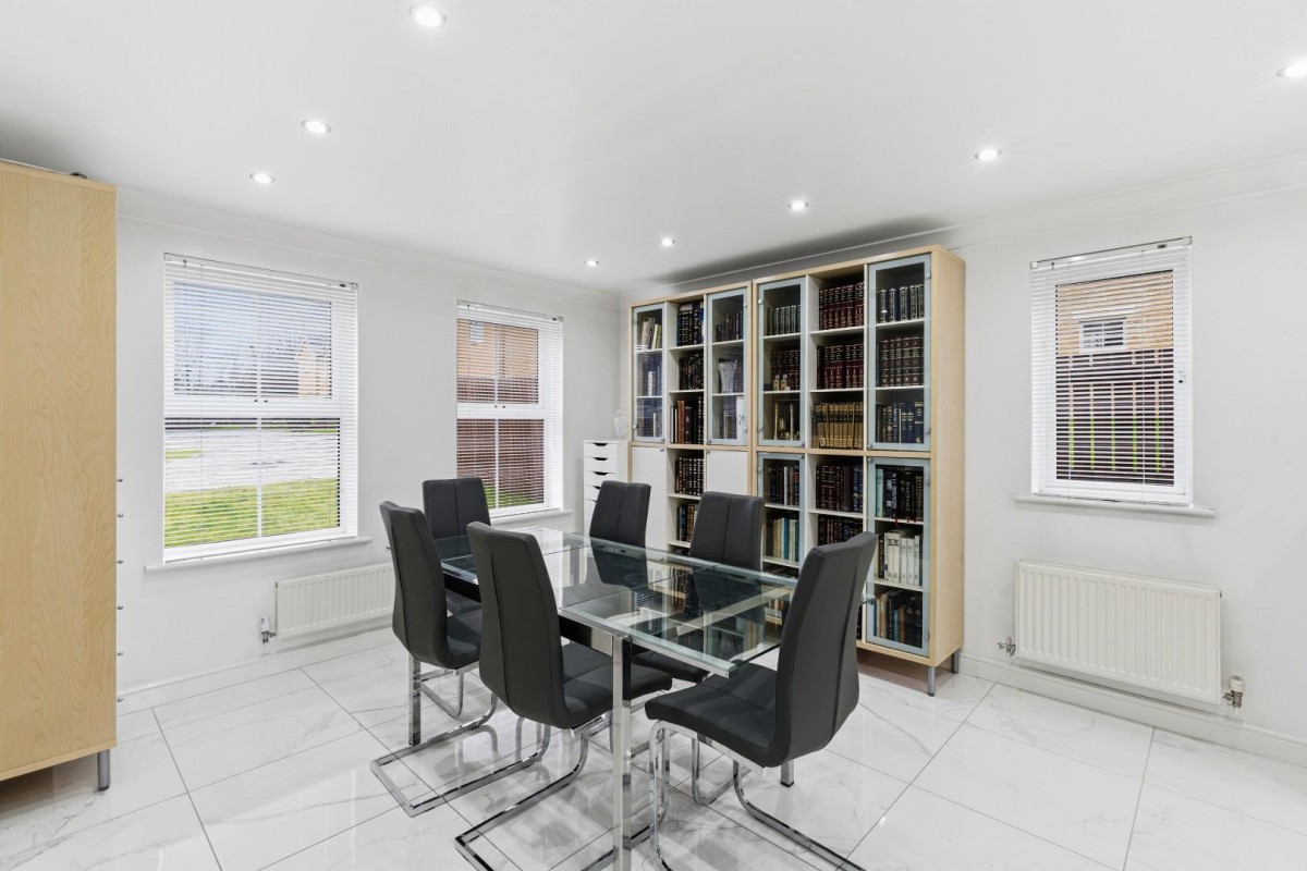 Stoneleigh Way, Leeds, West Yorkshire