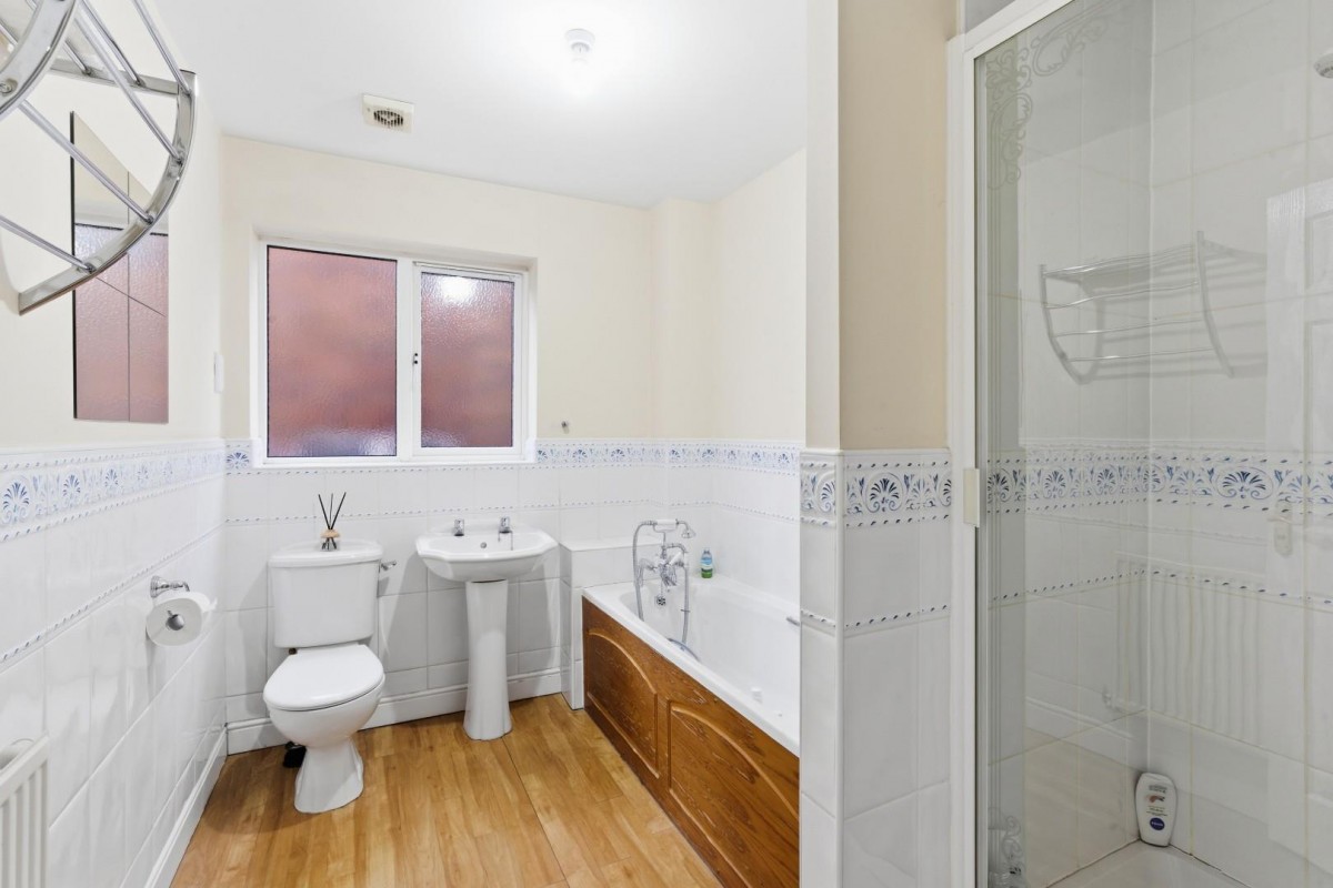 Stoneleigh Way, Leeds, West Yorkshire