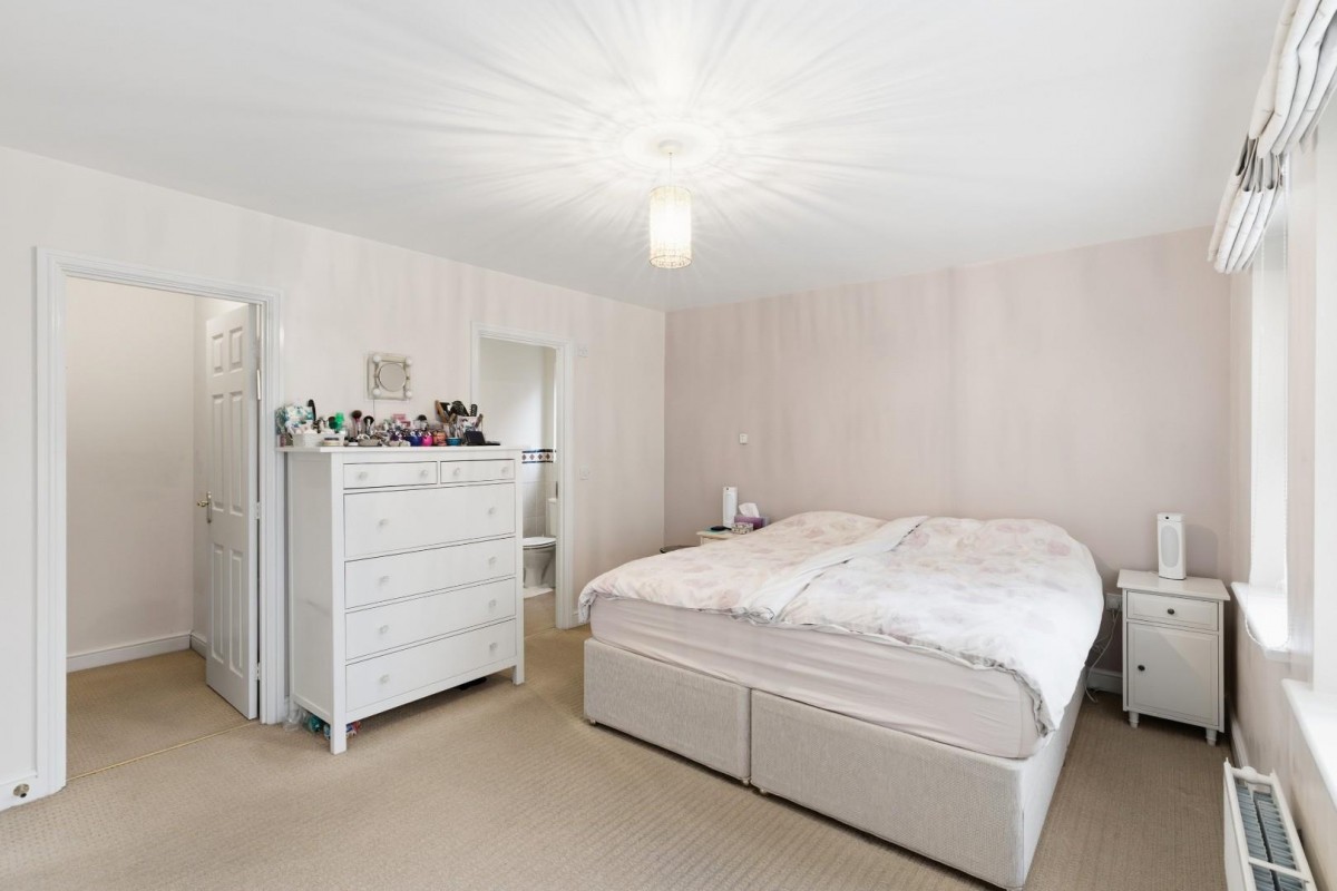 Stoneleigh Way, Leeds, West Yorkshire