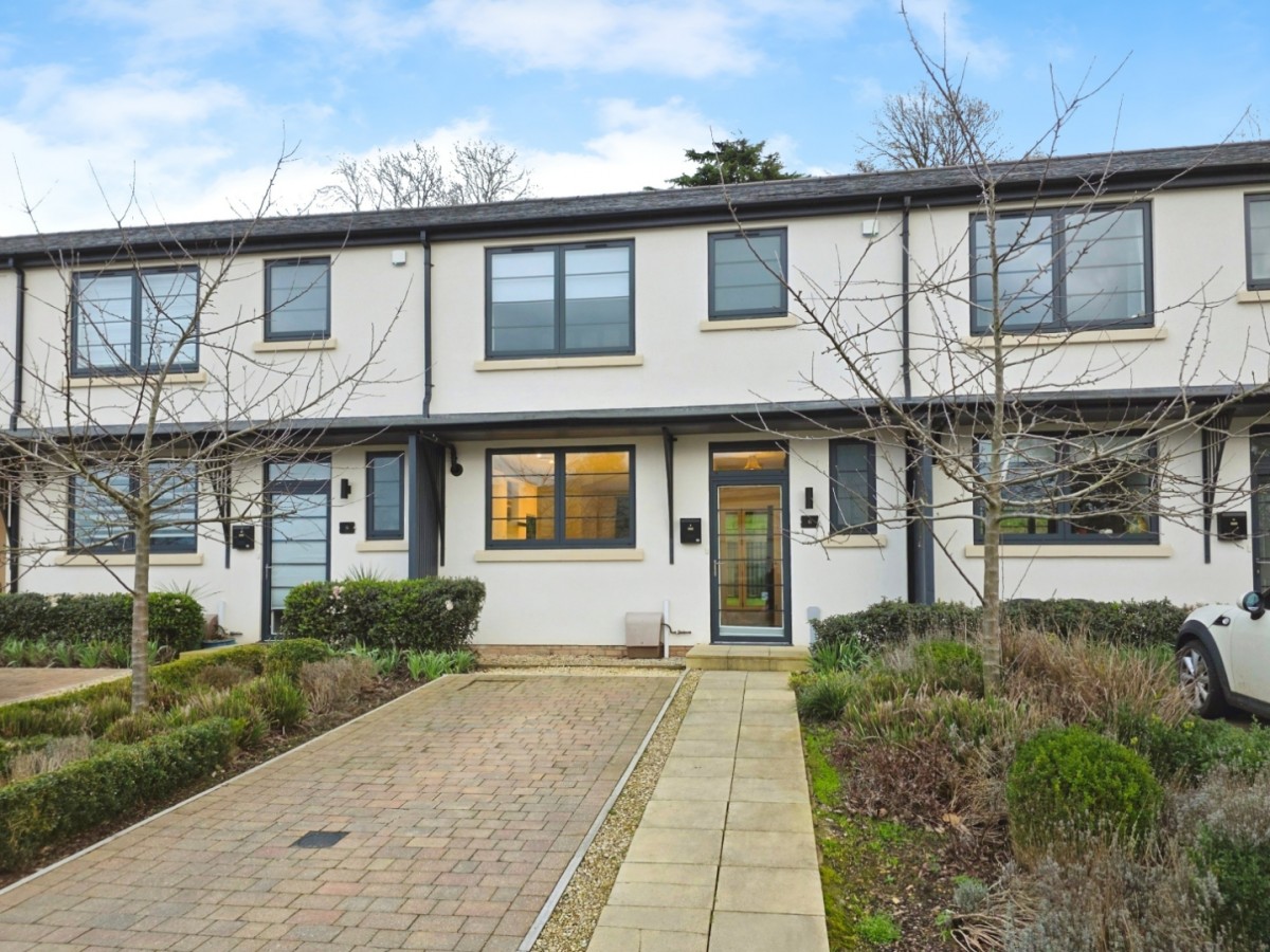 Beatrice Webb Lane, Standish