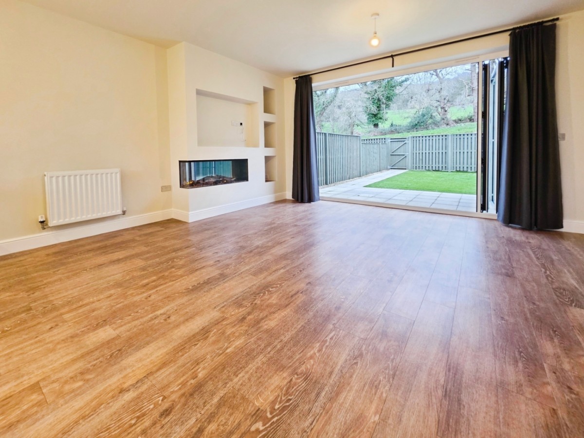 Beatrice Webb Lane, Standish