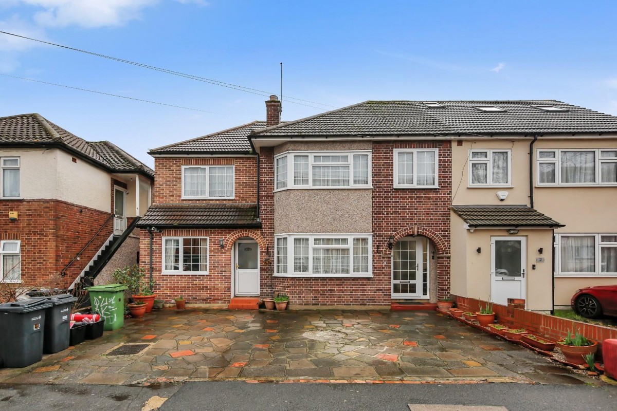 Chadwell Avenue, Chadwell Heath, RM6