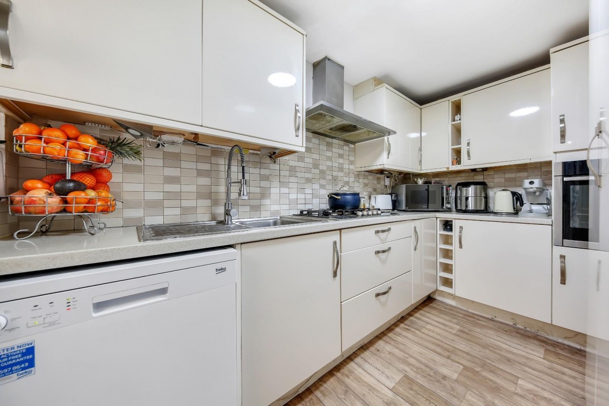 Chadwell Avenue, Chadwell Heath, RM6