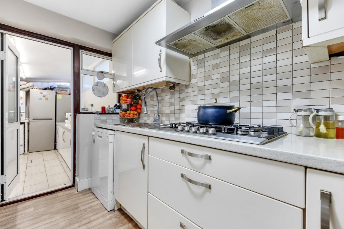 Chadwell Avenue, Chadwell Heath, RM6