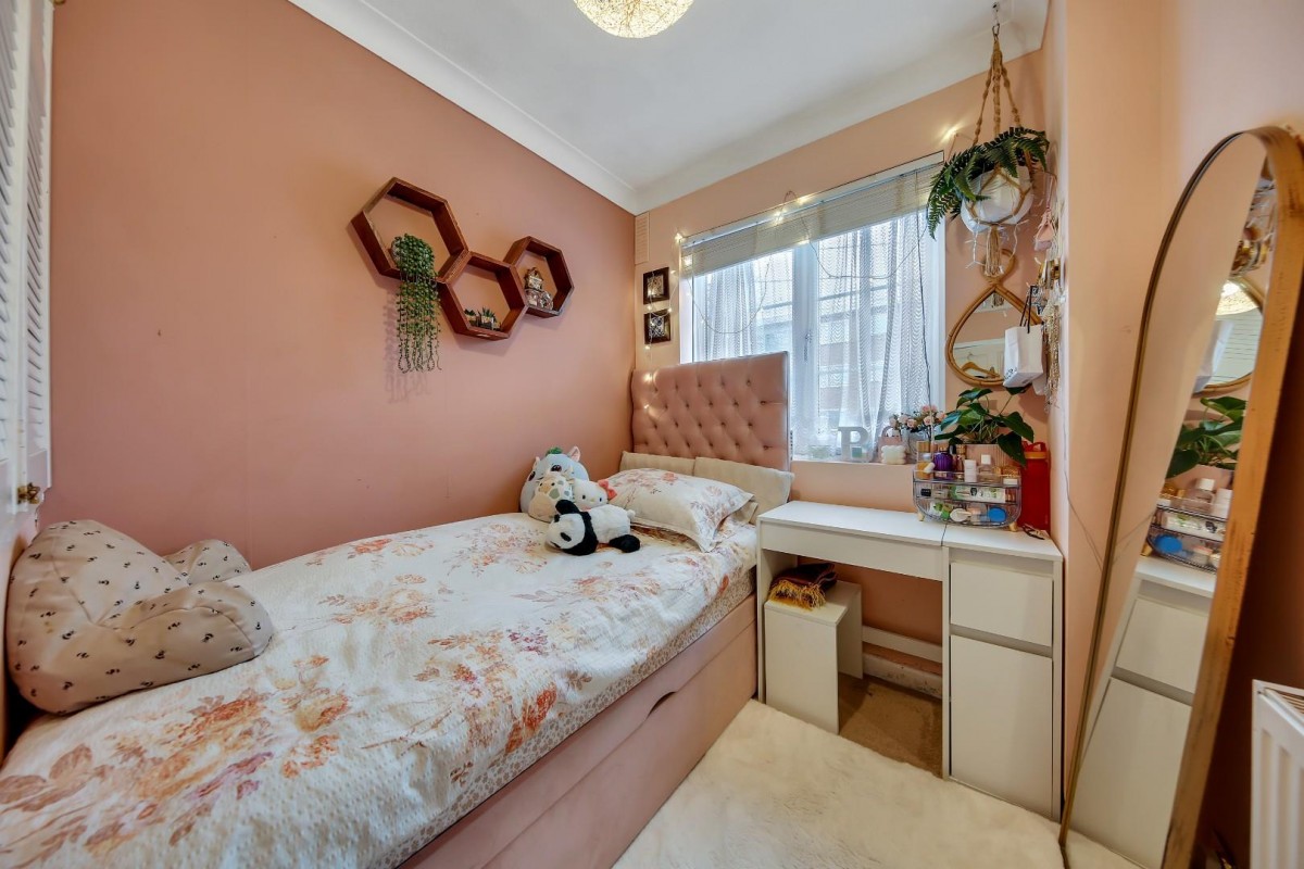 Chadwell Avenue, Chadwell Heath, RM6