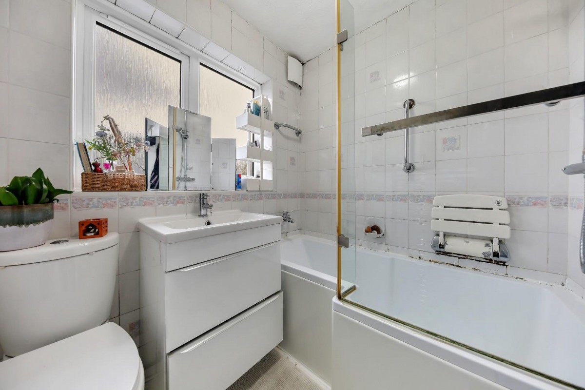 Chadwell Avenue, Chadwell Heath, RM6